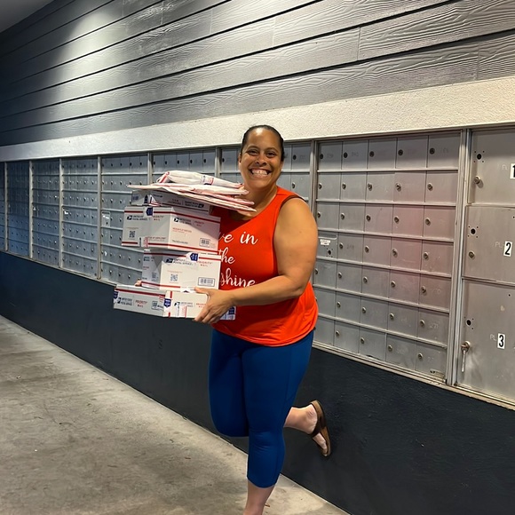 I’M LIVE!!! Please Like this Listing for LIVE show notifications - Picture 9 of 12